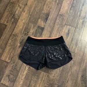 Lululemon Speed Up Shorts Black Cheetah Size 4